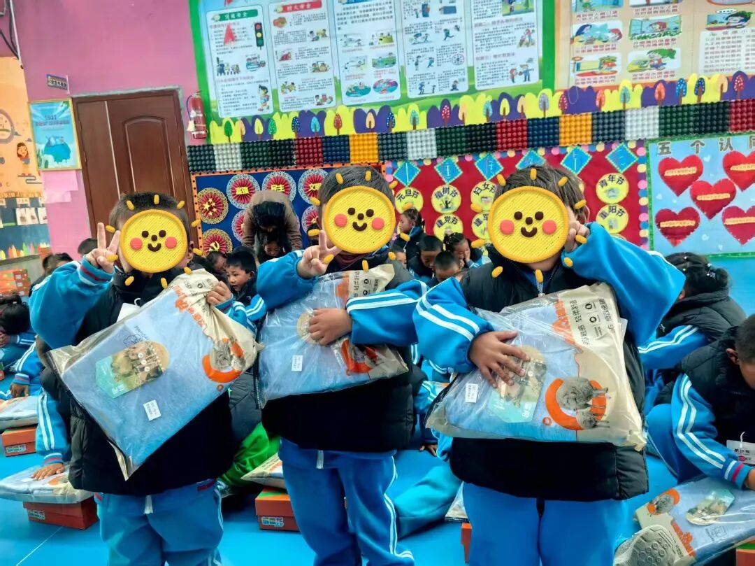 西藏暖冬行动，助力高原学子温暖快乐成长！